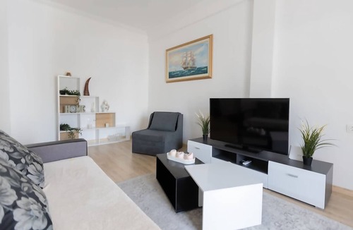 Kalamaria Apartment | Le Plaza, Modern Escape near Thessaloniki Center