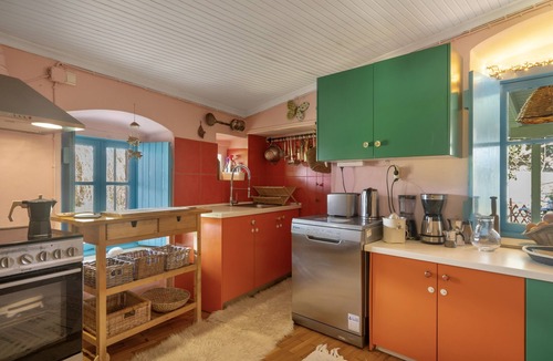 Kalligoni House | Lefkadas Bohemian Cottage Holiday Home with Mountain View, Wi-Fi and Air Conditioning