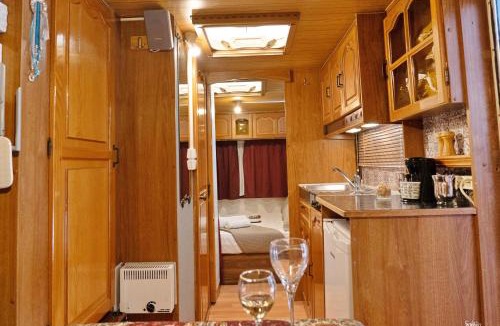 Vatolakkos House | Lemon Garden Camper