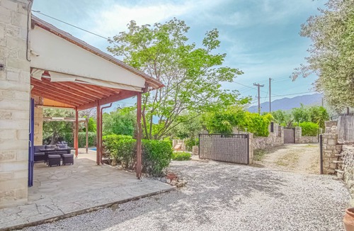Pemonia Villa | Lemon Tree Villa with Private Pool and Starlink Internet