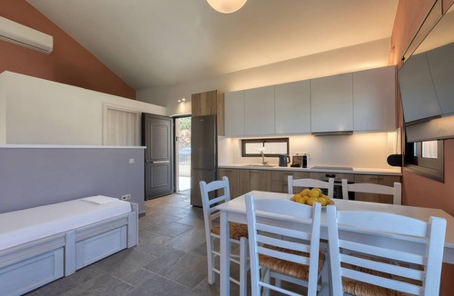 Evdilos Apartment | Lemonia Suites in Ikaria 2