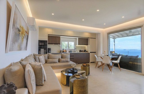 Loutraki House | LemonTree Villa,with Panoramic Aegean Views Rooftop Jacuzzi and Yoga Garden