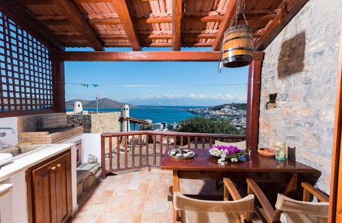 Mavrikiano House | Leonidas Cretan Traditional House with Sea View