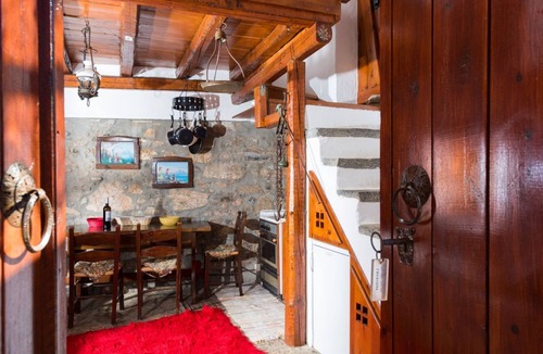 Mavrikiano House | Leonidas Traditionelles kretisches Haus mit Meerblick by Interhome