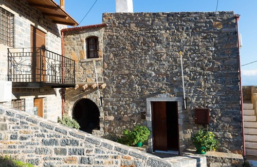 Mavrikiano House | Leonidas Traditionelles kretisches Haus mit Meerblick by Interhome