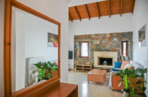 Makry Gialos Villa | Liakoto Villa with private pool and jacuzzi