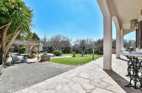 Anavyssos Apartment | Light-filled 2BD home with Garden near the Beach