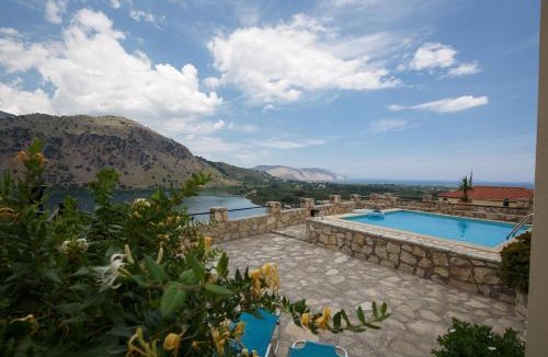 Kavallos Villa | Lindas Villa In Unrivalled position in Kournas - Amazing View