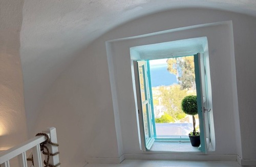 Pyrgos Condo | LOFT KAVES POOL AND BAR SUITES - ΜΟΝΑΔΙΚΗ ΕΜΠΕΙΡΙΑ ΜΕ ΑΞΕΧΑΣΤΗ ΘΕΑ