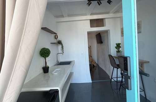Pyrgos Apartment | LOFT KAVES POOL AND BAR SUITES - ΜΟΝΑΔΙΚΟ ΘΟΛΩΤΟ ΠΑΤΑΡΙ ΜΕ ΚΥΚΛΑΔΙΤΙΚΗ ΑΙΣΘΗΤΙΚΗ