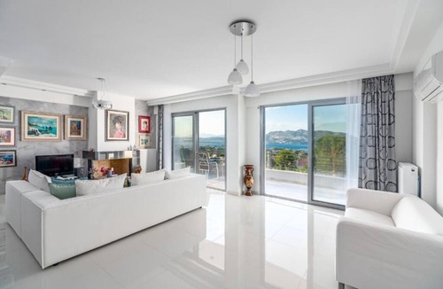 Porto Rafti Apartment | luxurious house near the sea