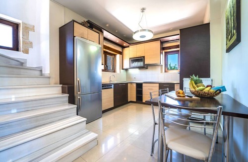 Asteri Villa | Luxurious two-storey house built in a farm