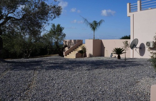 Pylos-Nestoras Villa | Luxurious Villa in Kamaria Peloponnese with Swimming Pool