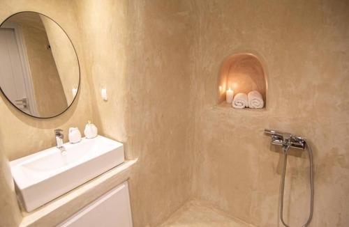 Oia Hotel | Luxury Cave Villa with Outdoor Jetted Tub and Sea View