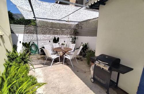 Itea House | Luxury, cozy flat with yard anf fireplace, in the ancient port of Delphi