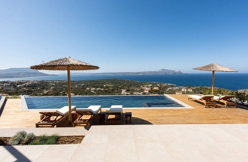 Kokkinon Khorion Villa | Luxury Family Villa Milena close to many sandy beaches!