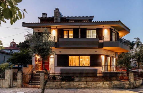 Serres Villa | LUXURY GRAND HOME SERRES - 4 Bedrooms -Free Parking - Center