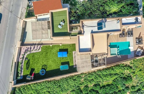 Pigi Villa | Luxury, Spacious Villa with private gym, just 4km from the sandy beach!