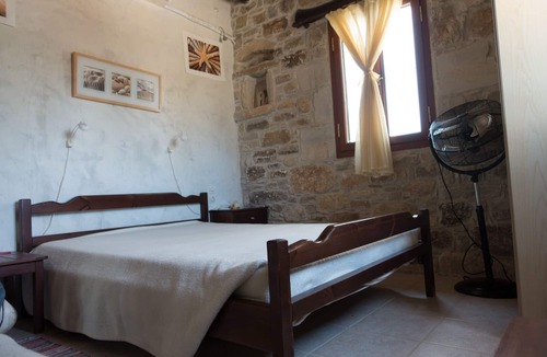 Pitsidia Villa | Luxury stone villa in South Crete, 5 persons, near the sea