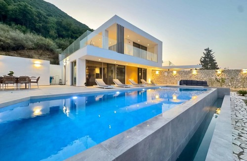 Ellomenos Villa | Luxury Villa Oasis – Private 14m Infinity Pool & High-End Luxury & gym