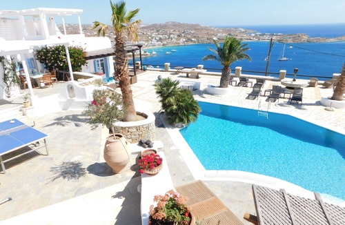 Paraga Villa | Luxury Villa Psarrou Two double suite with king size bed and 3 double bedrooms.