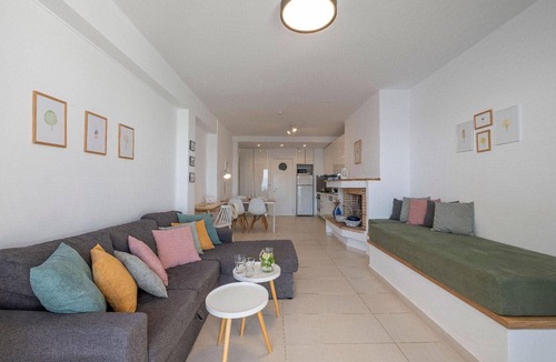 Kiveri Apartment | Luxury waterfront one bedroom apartment, sea view