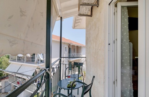 Nikiana Apartment | 'M6 Room' with Wi-Fi and Air Conditioning