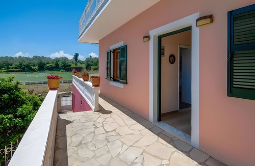 Vlachopoulatika Apartment | Maestro 2 Apartment with Balcony, Wi-Fi, and Air Conditioning