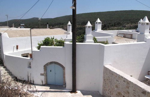 Milopotamos House | Magical centuries-old house sleep10
