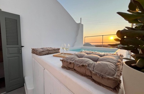 Pyrgos House | Maison Kallisti Private Jacuzzi and Panoramic View
