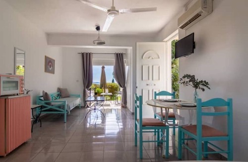Agios Emilianos Apartment | Maison of apartments next to the beach-Studio Pink