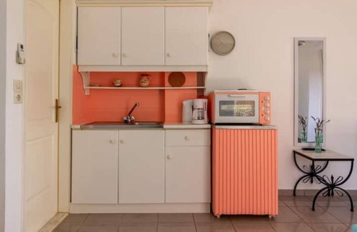 Agios Emilianos Apartment | Maison of apartments next to the beach-Studio Pink