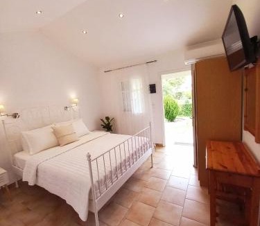 Ipsos Apartment | Manolia Apartments