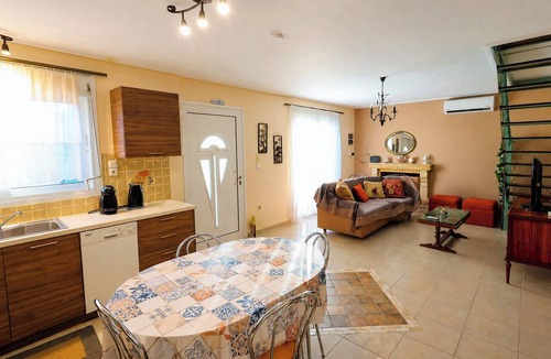 Marathon House | Marathon Coast Home - 2BR Private Yard by ΜΡS