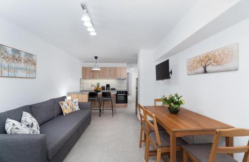 Palaio Faliro Apartment | Maria's Garden