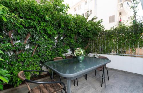 Palaio Faliro Apartment | Maria's Garden