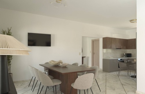 Pigi Villa | Maroon 7, Private Pool, Walk to Village, Beach 3 km