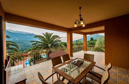 Frikes Apartment | Mazourka