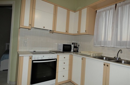Kato Galatas Apartment | Mel Studio 2, a modern, spacious and fully equipped apartment next to the sea.