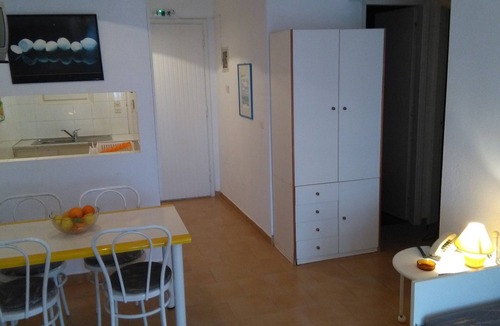 Parelia Apartment | Menigos 57 seafront apartment with garden