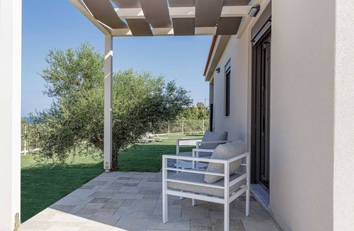 Asteri Villa | Merastri Villa a Peaceful Retreat!, Villa