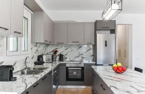 Messonghi Apartment | Middle Earth