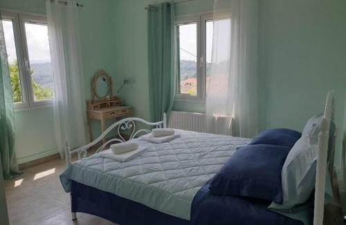 Peroulades House | Minty escape house