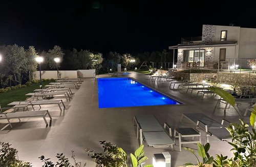 Pyrgos Psilonerou Villa | Mitos Luxury Villas Gerani 300sqm Heated pool sleeps 20
