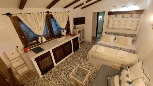 Sourpi House | Mitzela Mare House