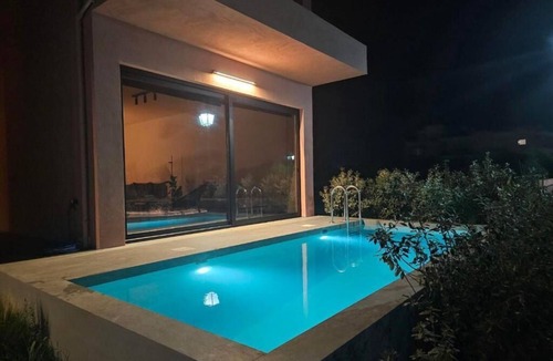 Preveza House | Mocha Villa "Right": Modern Sanctuary with Pool! Stay-Relax-Recharge in Preveza!