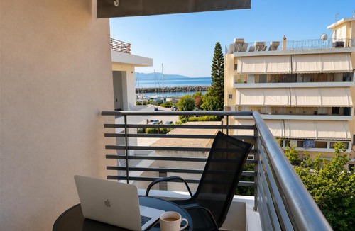 Kalamata Marina Apartment | Modern Apartment with Side Sea View - Helson Blue - Kalamata