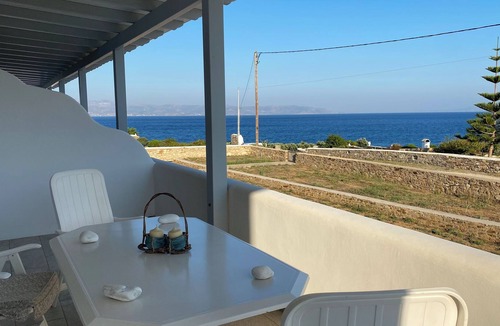 Logaras Apartment | Modern Cycladic apartment in between two amazing beaches 2 min walking distance.