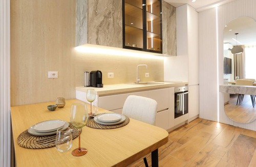 Orikum Apartment | Modern Pool Side Studio Palm, Vlore, Albania