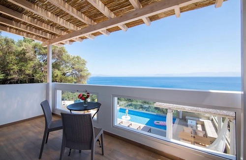Agia Pelagia Chlomou Villa | Modern Seafront Villa, A/C, Private Pool, Amazing Sea Views & Beautiful Sunrises - 60m from the Sea!